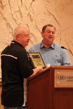 Keck receiving HOF plaque