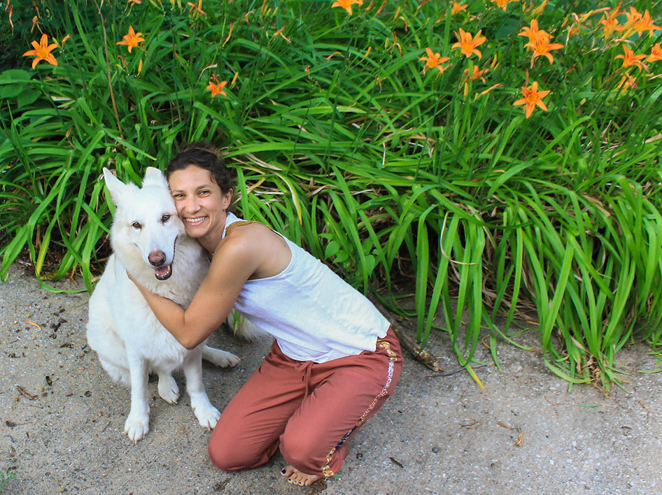 Amanda and her best furry friend and esteemed assistant, Echo. 