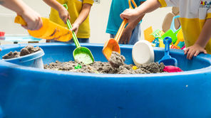 Niños aprenden jugando como parte del Currículo Creativo.