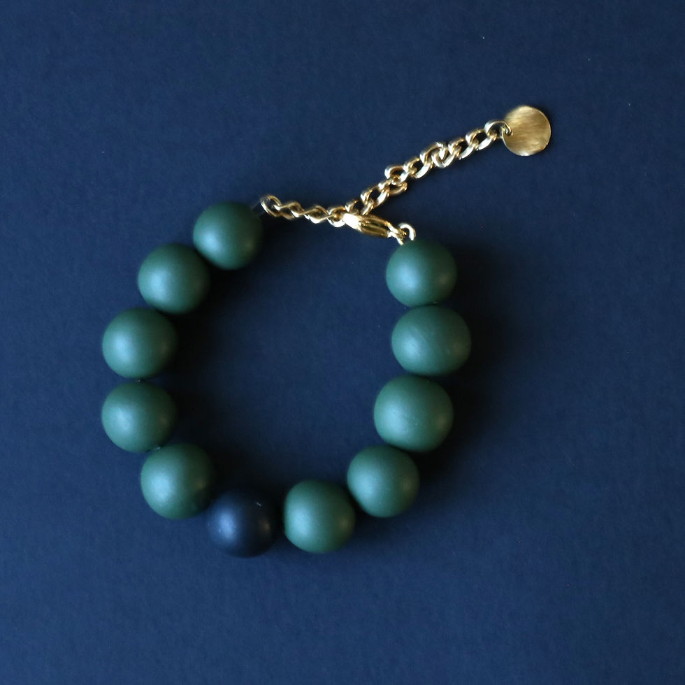 Bracelet de perles kaki et noir Paolo, argile polymère fait main et chaîne en laiton doré, ajustable, création Kadisha