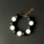 Bracelet de perles noir et blanc Paolo, argile polymère fait main et chaîne en laiton doré, ajustable, création Kadisha