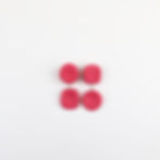 Détail boucles d’oreilles Maria roses, design moderne et original Kadisha