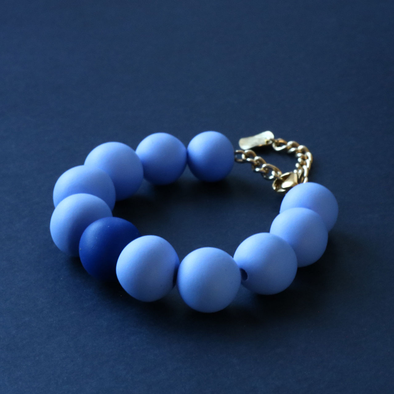 Bijoux perles bleu faits main Kadisha