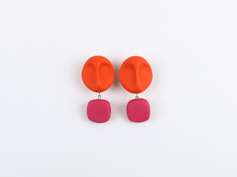 Boucles d'oreilles pendantes colorée - vue de face