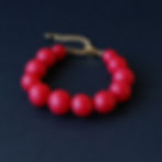 Bracelet perles rouge Sam Kadisha fait main argile polymère chaîne laiton doré .