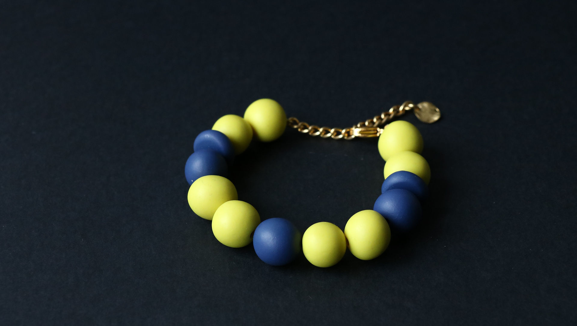 Bijoux audacieux Kadisha 2025 couleurs vives et style fort