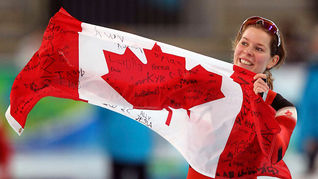 When Christine Nesbitt won the gold medal for the 1,000 metre women’s speed skating, she purposely sought out a flag that had been signed by students. 