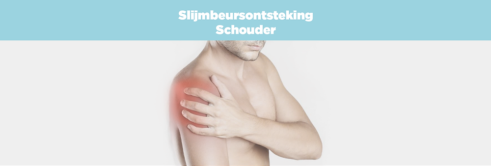 man dat pijn heeft tussen de schouderbladen