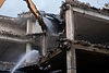 grue démolissant un batiment