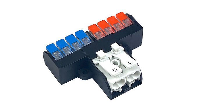 CONNECTEUR DERIVATEUR 220V 2 X 4 PÔLES  - 70231