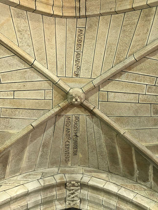 Detalle del interior de la Iglesia de Santa María de Aguasantas, Cotobade