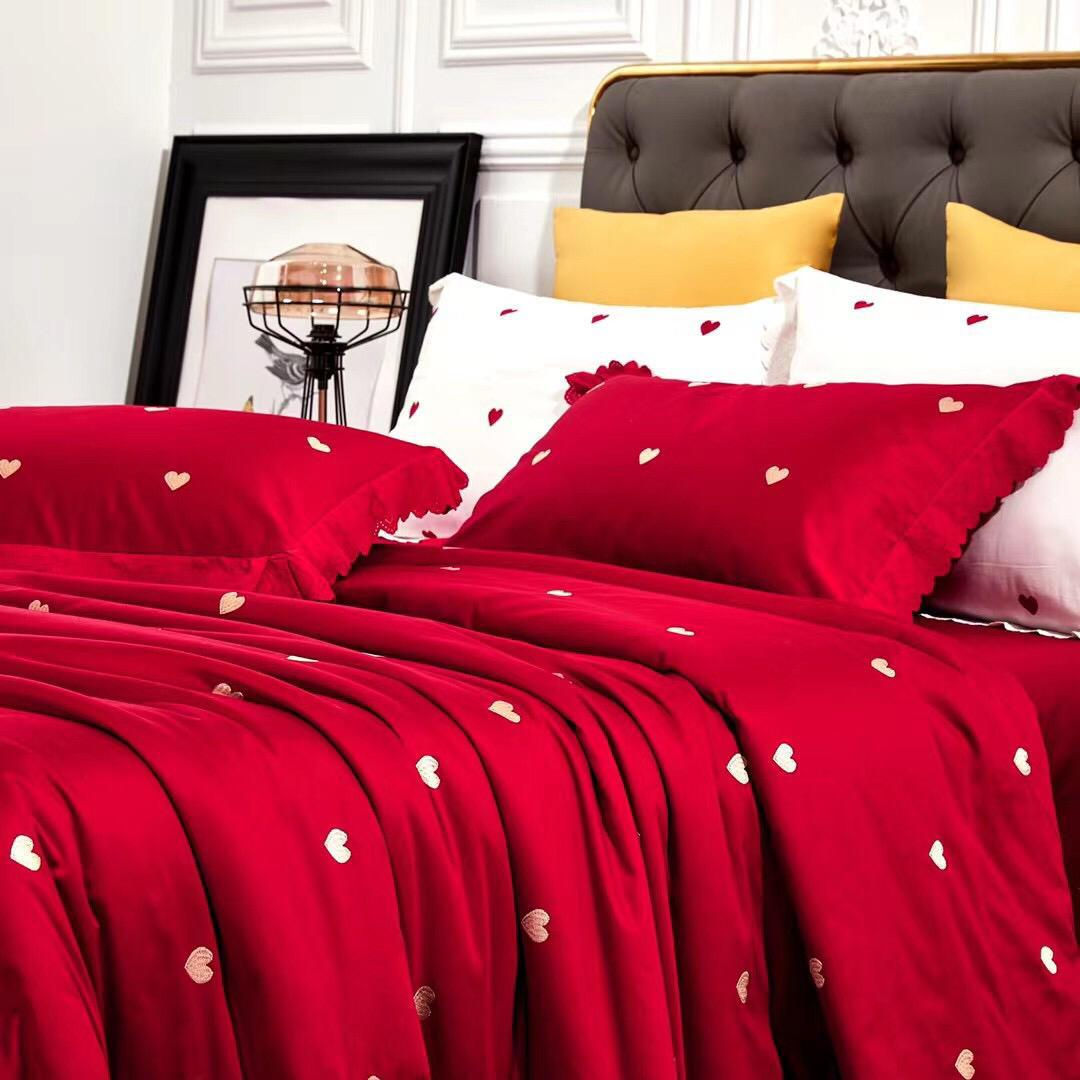 Комплект с одеялом "Сердечки" с вышивкой