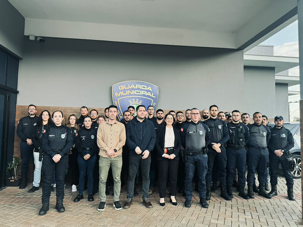 Na tarde desta sexta-feira (07), a Guarda Municipal de Chapecó realizou, em sua Base, um momento de diálogo, conscientização e troca de experiências em alusão ao Agosto Lilás, mês dedicado ao enfrentamento à violência contra a mulher.