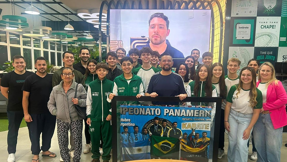 A equipe de rendimento do Karatê de Chapecó promoveu uma homenagem ao coordenador técnico da modalidade, Antonio Rodrigues, em reconhecimento aos 13 anos da conquista do título Pan-Americano de Karatê, obtido em 2013, na Argentina, quando representou Chapecó e a Seleção Brasileira.