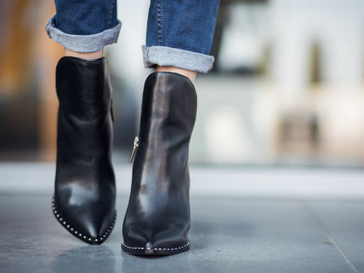 Frio, rigidez muscular e sapatos apertados: os cuidados com pés e tornozelos no inverno