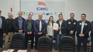 CENTRO EMPRESARIAL RECEBE CANDIDATA CAROLINE DE TONI