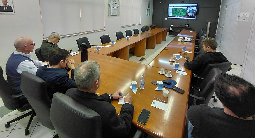 Oitenta representantes de entidades empresariais de cidades onde estão trechos das rodovias federais BRs-153, 282, 470 e 480 participaram de reunião on-line no início desta sexta-feira, 29 de maio, para discutir o programa de concessões previsto pelo governo federal. A iniciativa foi do Conselho de Desenvolvimento Econômico de Rio do Sul (Codensul) e em Chapecó a participação foi organizada pelo Centro Empresarial (CEC).