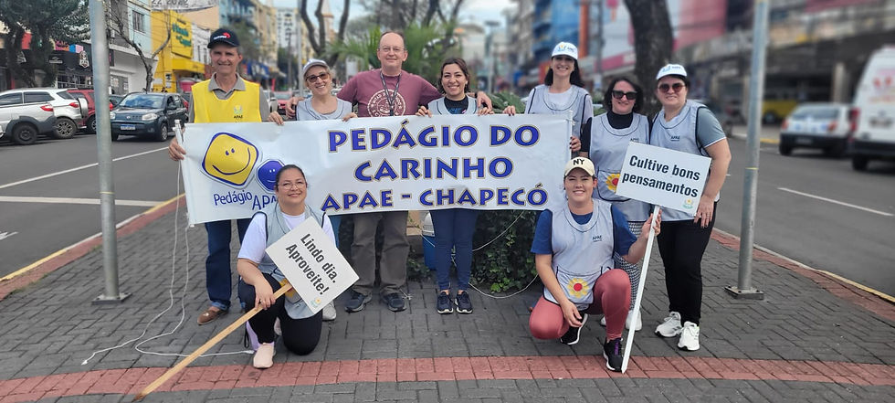 A 12ª edição do Pedágio do Carinho da Associação de Pais e Amigos dos Excepcionais de Chapecó (Apae) ocorre neste sábado, dia 16, em nove pontos da cidade. Durante a ação, voluntários recolherão doações, a serem destinadas para a manutenção do atendimento aos usuários da Apae Chapecó, atualmente em número de 421.