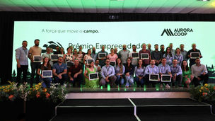Aurora Coop premia técnicos e empresários rurais destaques em produtividade