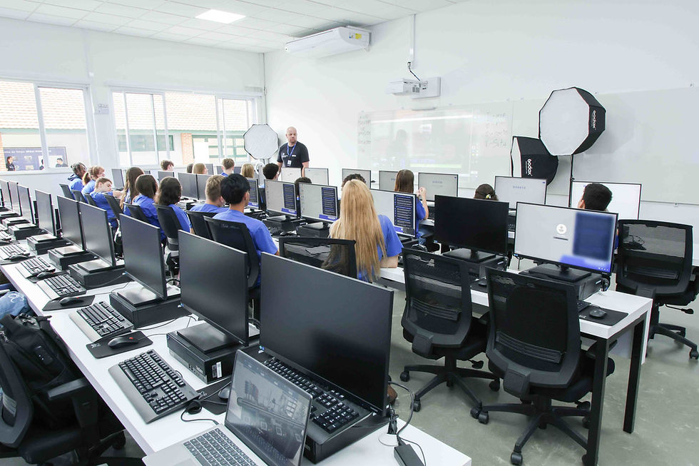 Formações se destinam a estudantes do 1º ano do ensino médio da rede estadual; opções incluem Design de Móveis, Informática para web e Multimídia