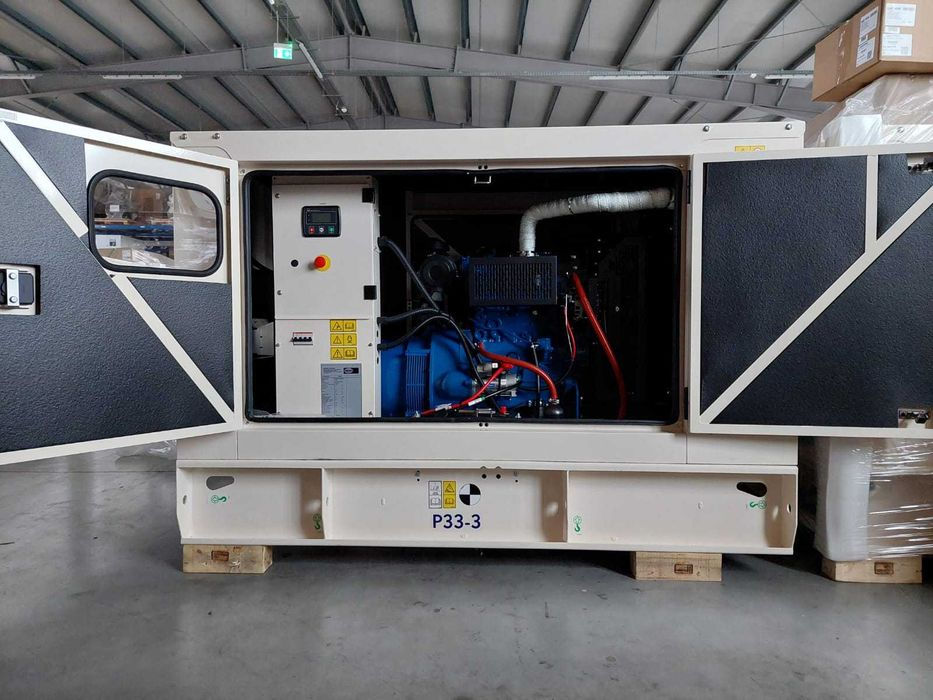 Miniatură: Generator industrial trifazic Perkins 33 kva 26.4 kw, nou cu garantie 24 luni