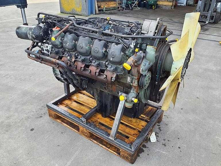 Miniatură: Motor Mercedes OM 423 pt. Liebherr LTM 1060 macara motor suprastructura bloc