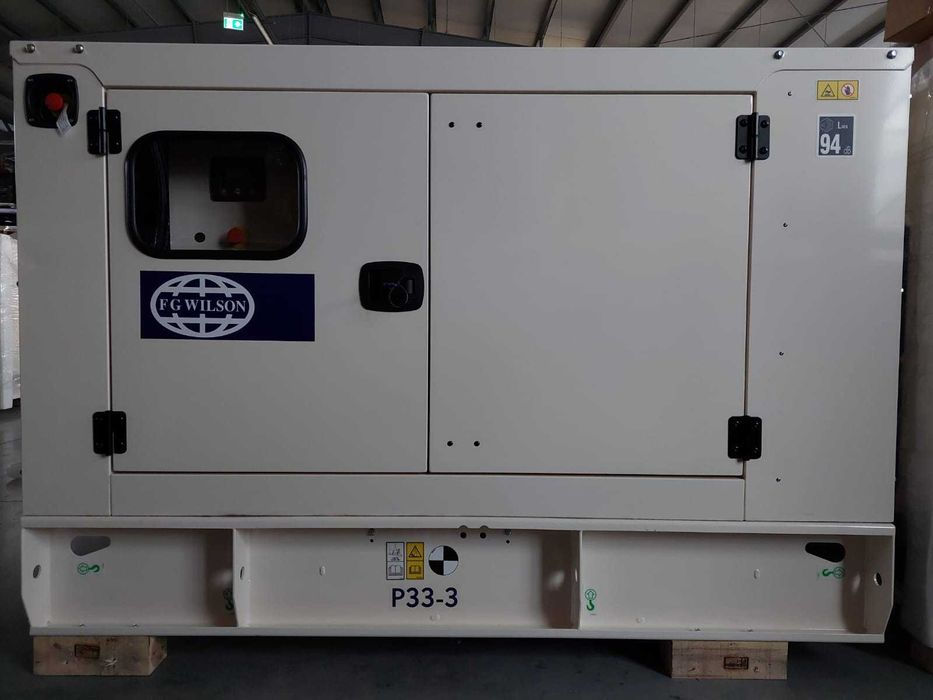 Miniatură: Generator industrial trifazic Perkins 65 kva 52 kw uz intens