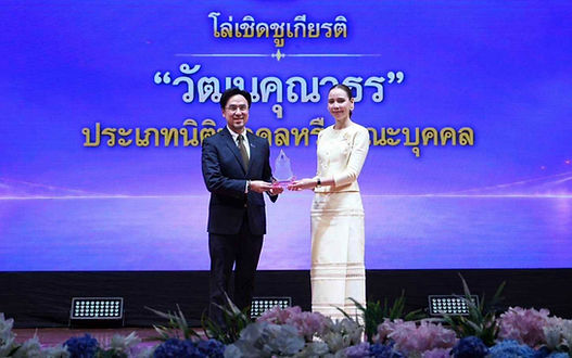 กล่องสีขาว.jpg