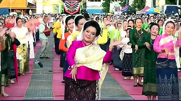 กล่องสีขาว.jpg