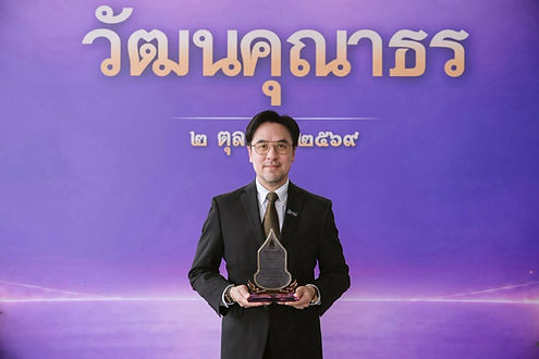 กล่องสีขาว.jpg