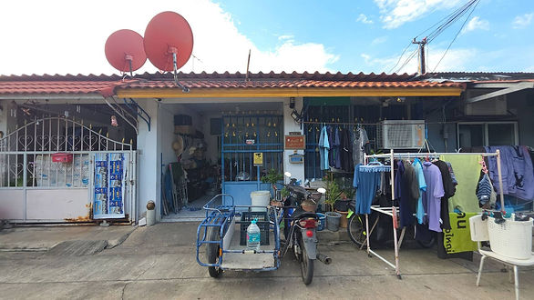 กล่องสีขาว.jpg
