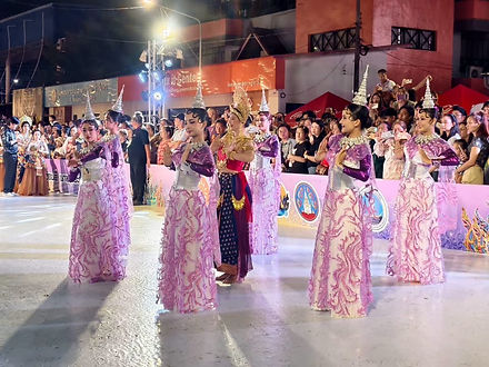 กล่องสีขาว.jpg