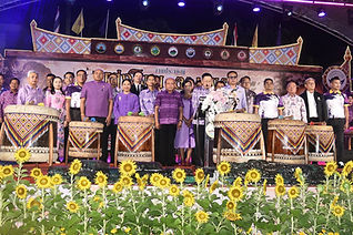 กล่องสีขาว.jpg