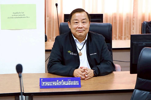 กล่องสีขาว.jpg