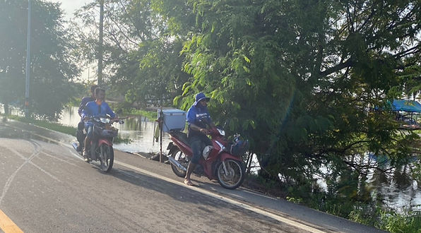 กล่องสีขาว.jpg