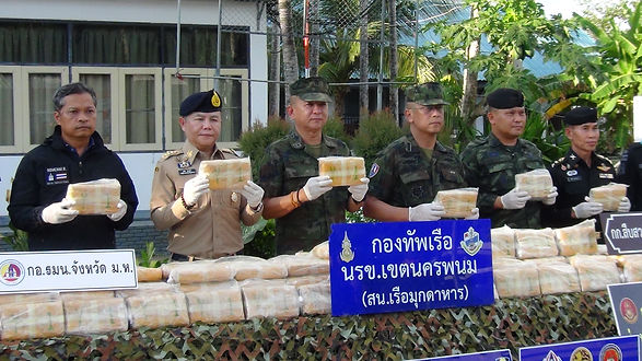 กล่องสีขาว.jpg