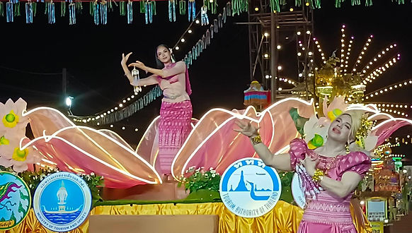 กล่องสีขาว.jpg