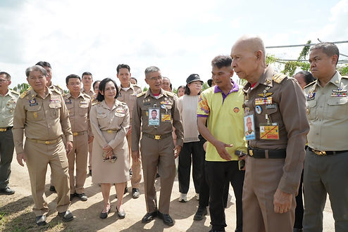 กล่องสีขาว.jpg