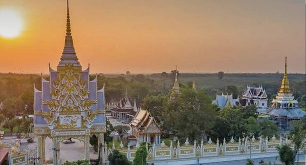 กล่องสีขาว.jpg