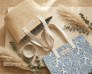 Firefly_Gemini Flash_Superbe photo d'ambiance dans un style editorial bagagerie haut de ga