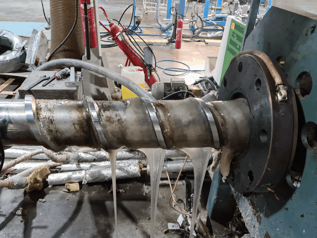 Nettoyage cryogénique vis d'extrusion
