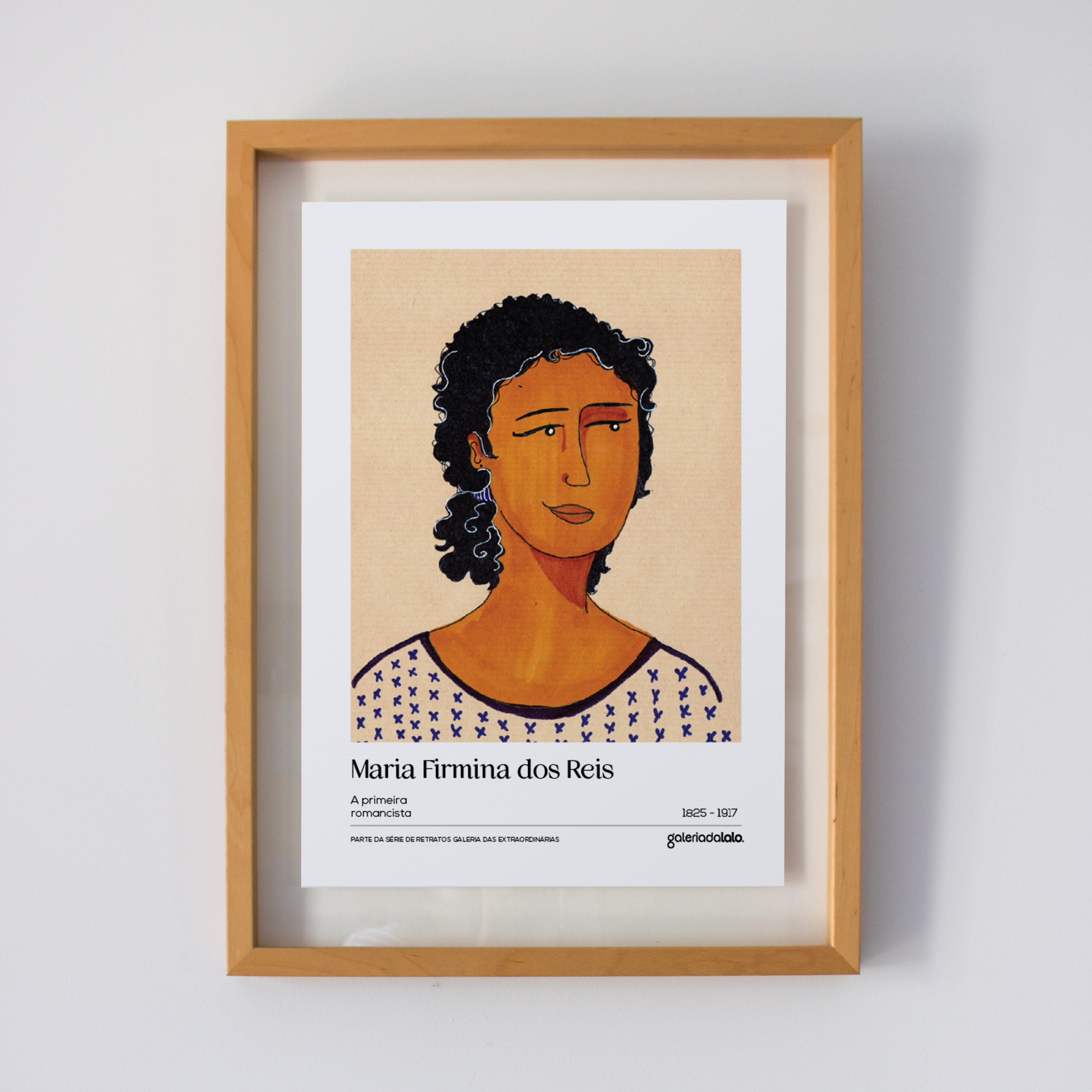 Pôster A4 com a ilustração de Maria Firmina, da Galeria da Lalo, emoldurado sobre parede clara.