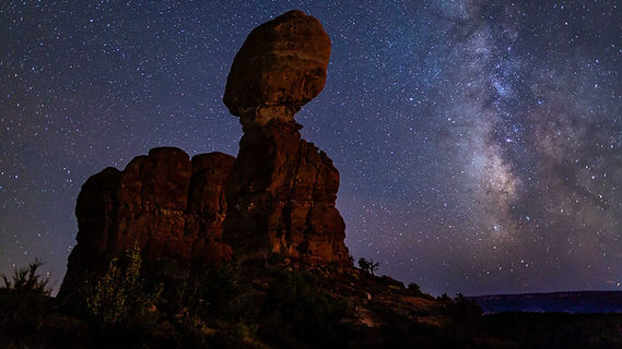 balanced-rock-under-stars (1).jpg