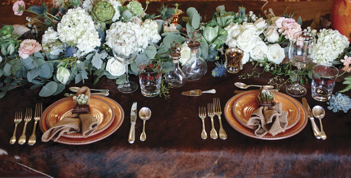 Sweetheart table | Elegant Western Country Wedding | Floral design by Visual Impact Design | Emik Nikora Wedding Photographers