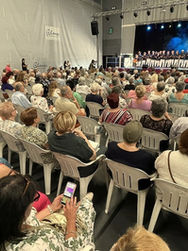 Més de 500 persones participen en el 27è Homenatge a la Gent Gran de Blanes
