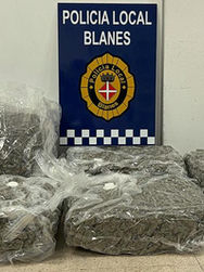 La Policia Local de Blanes decomissa 21,4 quilos de marihuana amagats en paquets de regal