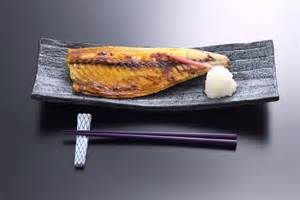魚の骨がささったときの正しい応急手当
