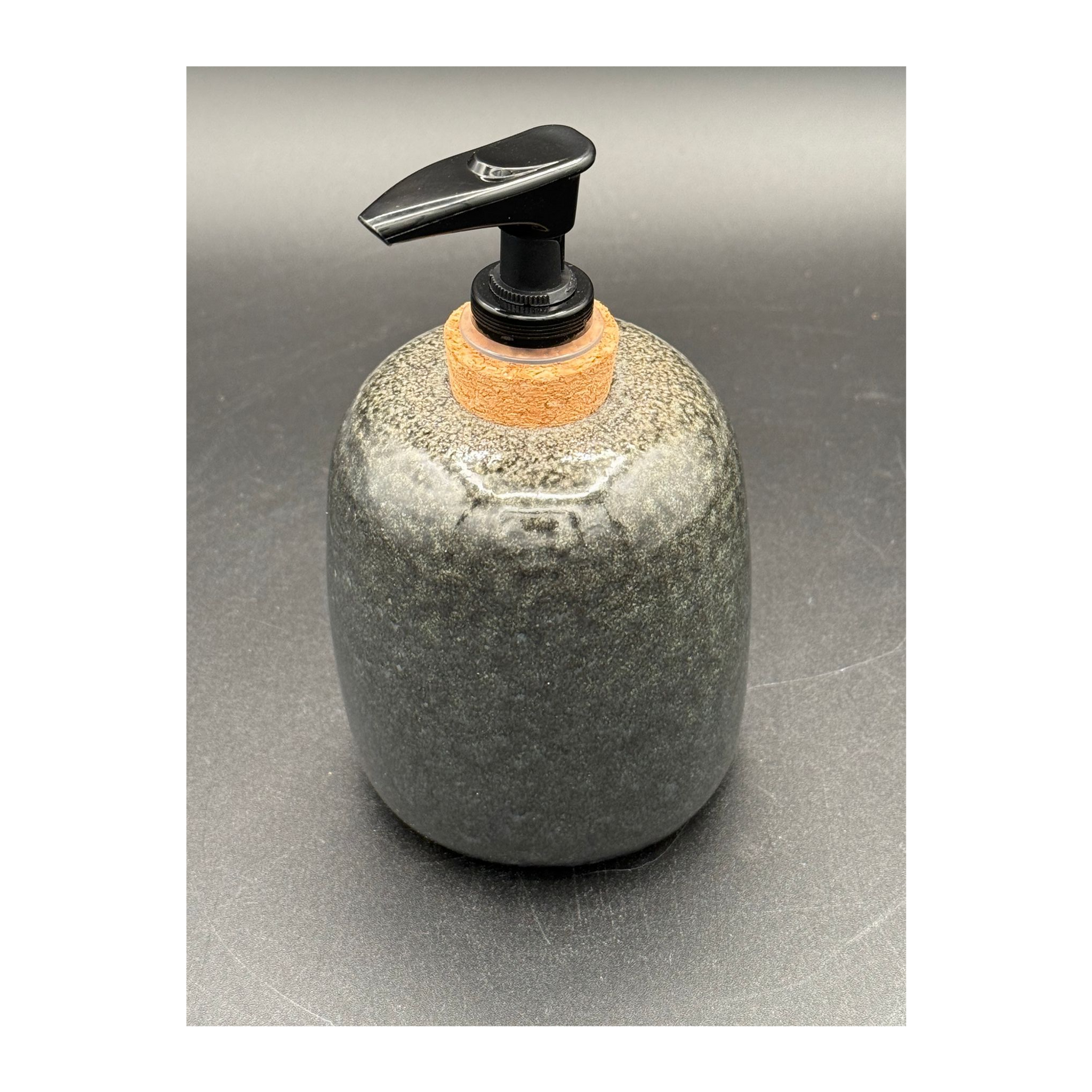 D06 - Soap / Lotion Dispenser