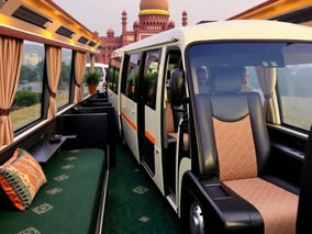 Maharaja Tempo Traveller Delhi: How to Choose the Right Rental