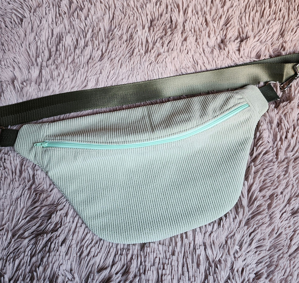 Miniature : Sac Banane velours vert pâle.